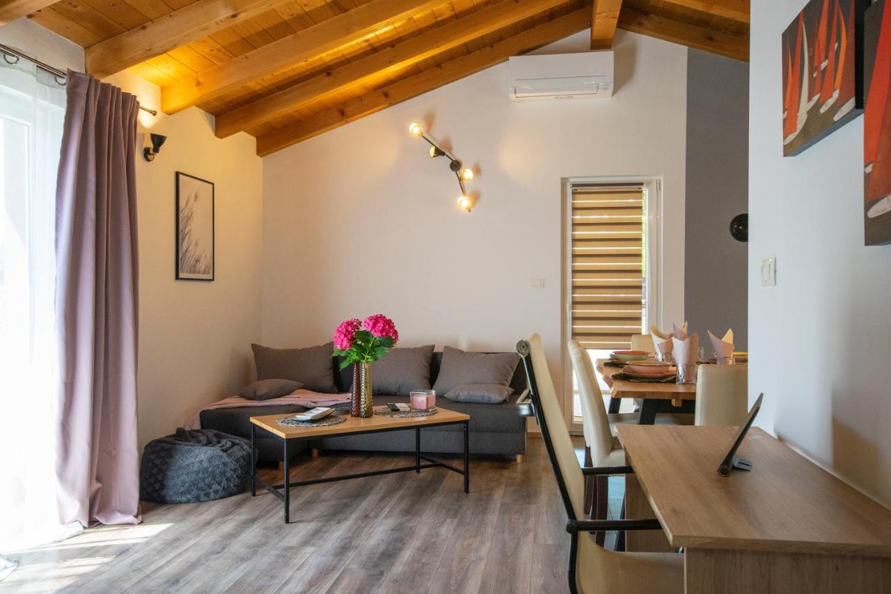Вилла Old Oak Holiday House Ровинь Экстерьер фото