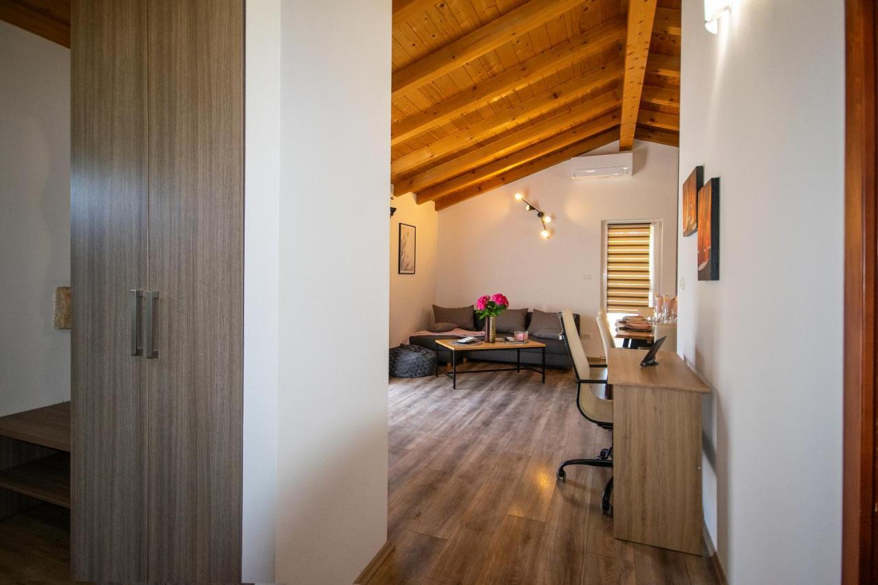 Вилла Old Oak Holiday House Ровинь Экстерьер фото