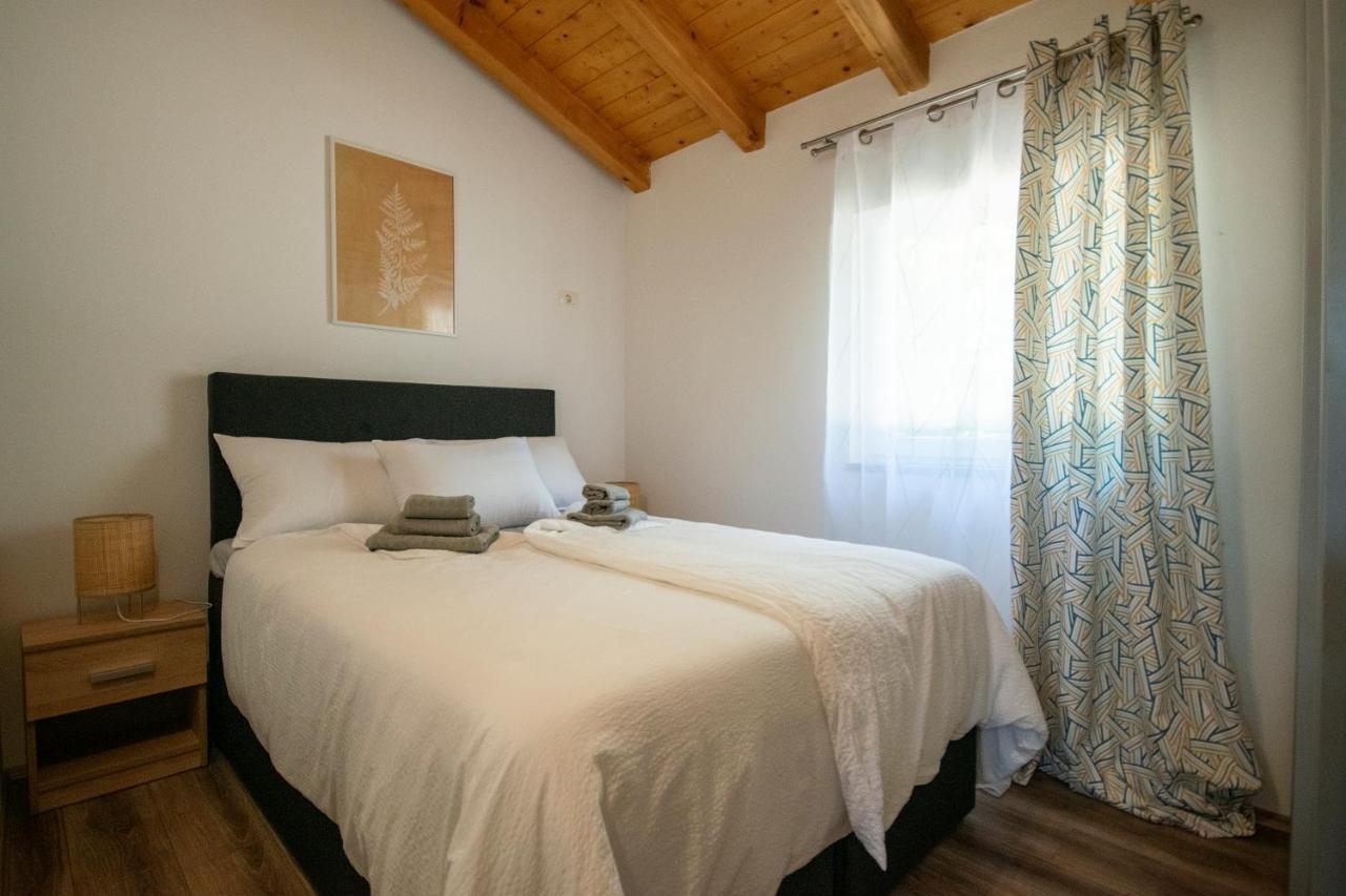 Вилла Old Oak Holiday House Ровинь Экстерьер фото